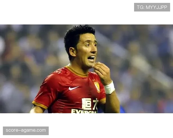 奥斯梅恩：从新星到世界级中锋的荣誉跃迁解析