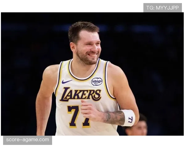 东契奇突破拉开空间提升球队关键时刻得分效率