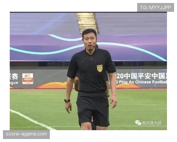 第四官员在裁判体系中的职责：换人、技术区与判罚协助