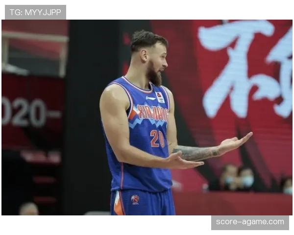 门将手抛球规则详解：什么时候算违规球员罚球？