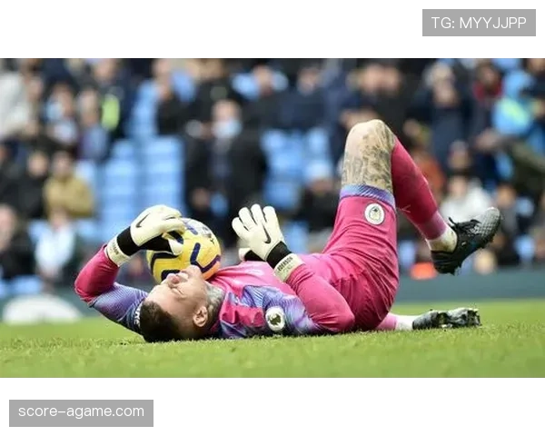 曼城防守稳定因素分析，转换防守是否面临风险对赛季走势形成制约